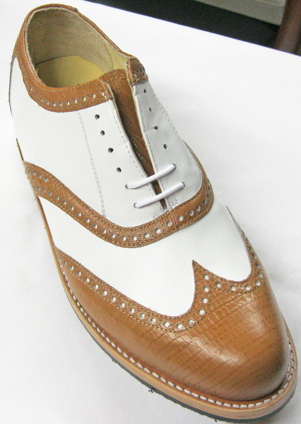 classic looking golf shoes